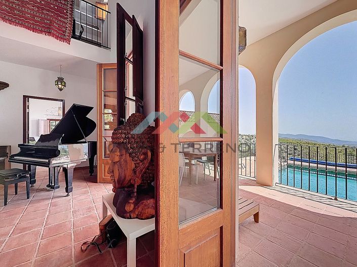 Image No.9-8 Bed Villa for sale