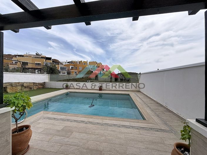 Image No.35-3 Bed Townhouse for sale
