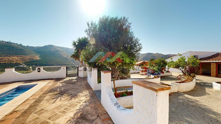 Image No.2-3 Bed Villa for sale