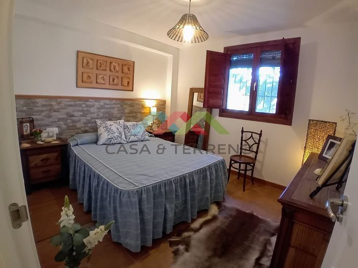 Image No.17-5 Bed Country House for sale