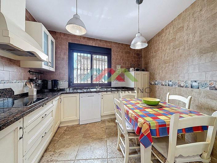 Image No.11-3 Bed Townhouse for sale