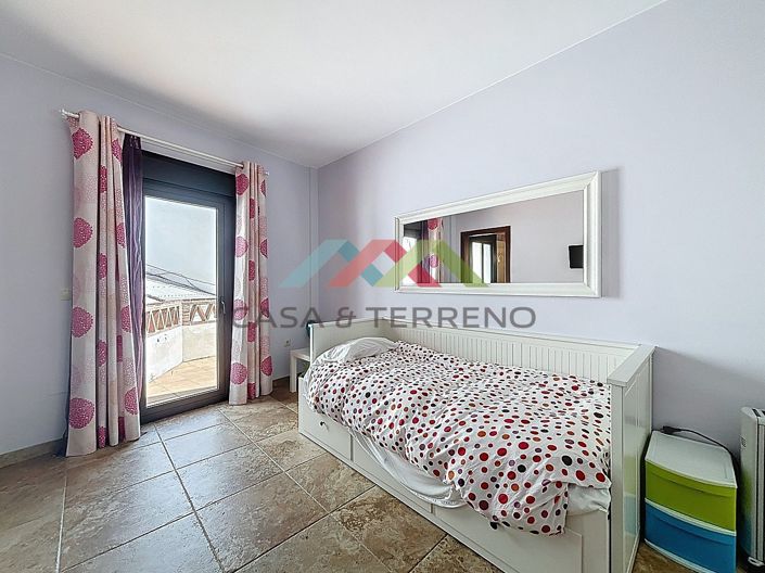 Image No.19-3 Bed Townhouse for sale