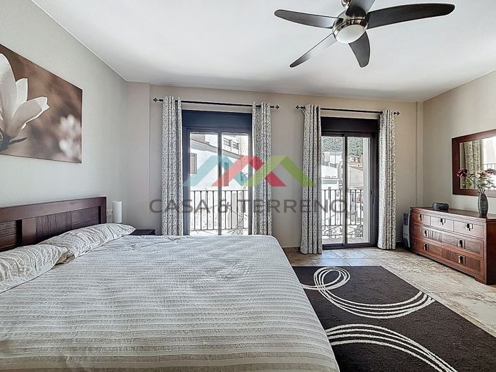 Image No.26-3 Bed Townhouse for sale