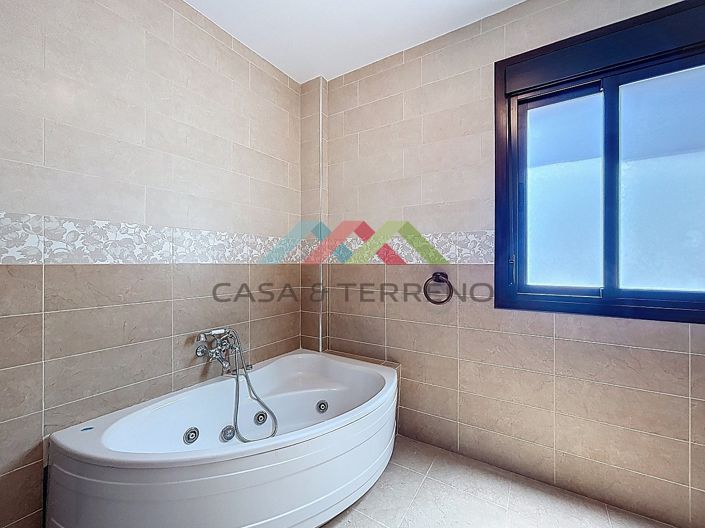 Image No.30-3 Bed Townhouse for sale