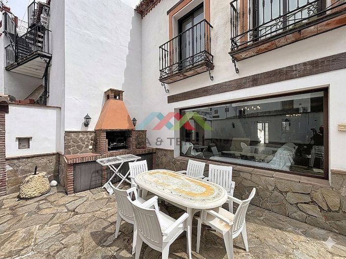 Image No.31-3 Bed Townhouse for sale
