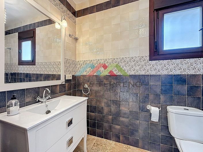 Image No.8-3 Bed Townhouse for sale