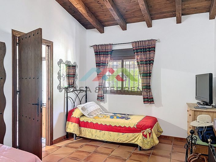 Image No.13-1 Bed Country House for sale