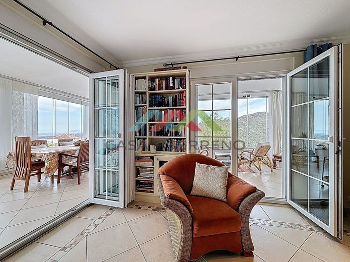 Image No.12-6 Bed Villa for sale
