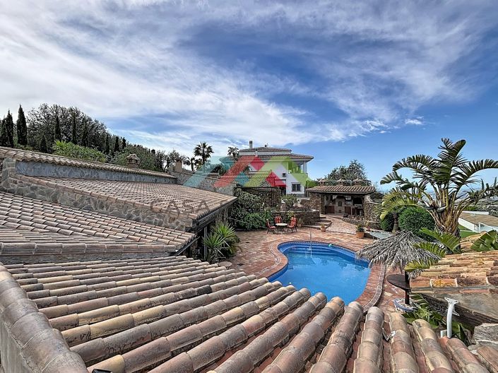 Image No.2-6 Bed Villa for sale