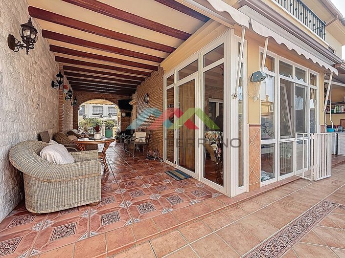Image No.2-4 Bed Villa for sale