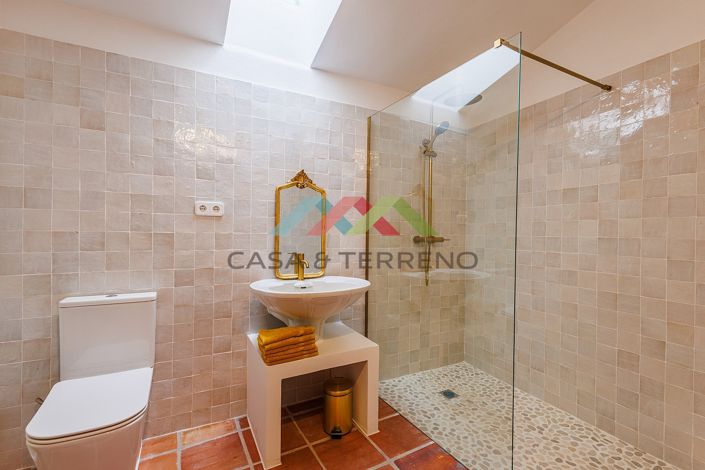 Image No.18-3 Bed Townhouse for sale