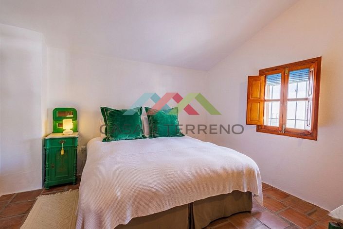Image No.20-3 Bed Townhouse for sale