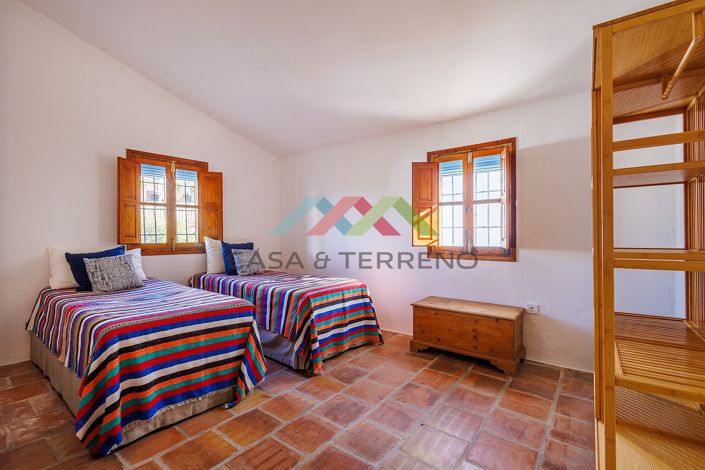 Image No.22-3 Bed Townhouse for sale