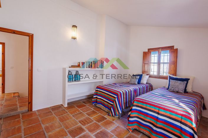 Image No.23-3 Bed Townhouse for sale