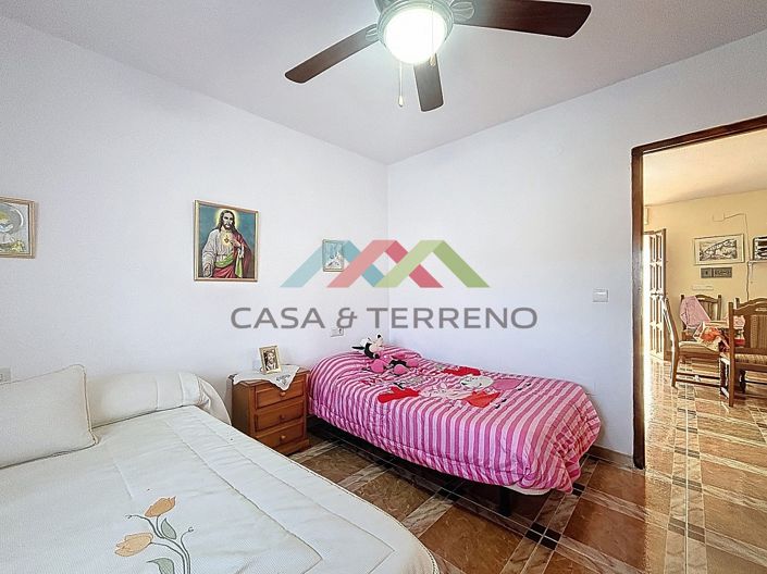 Image No.20-3 Bed Land for sale