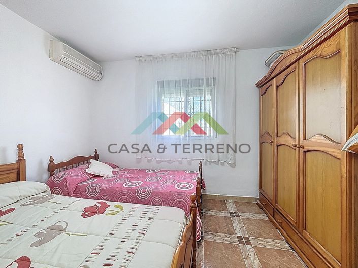 Image No.23-3 Bed Land for sale