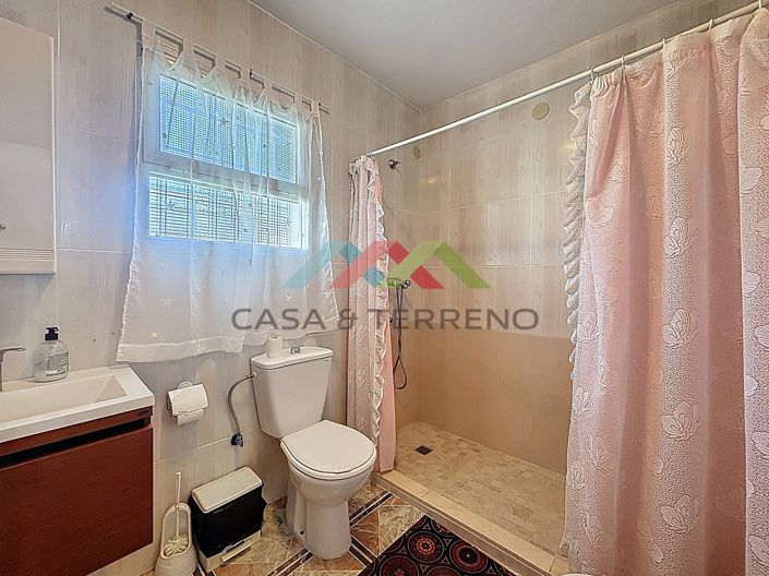 Image No.25-3 Bed Land for sale