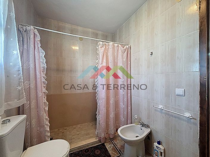 Image No.27-3 Bed Land for sale