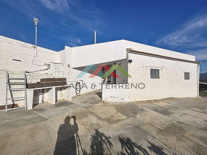 Image No.31-3 Bed Land for sale