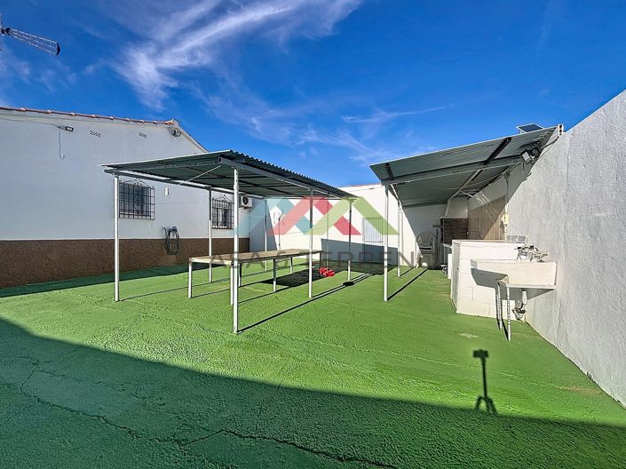 Image No.4-3 Bed Land for sale