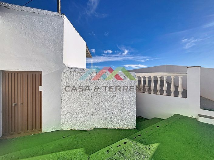 Image No.8-3 Bed Land for sale