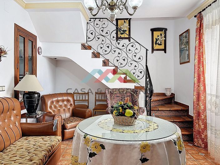 Image No.16-4 Bed Townhouse for sale