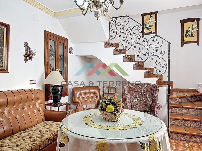 Image No.17-4 Bed Townhouse for sale