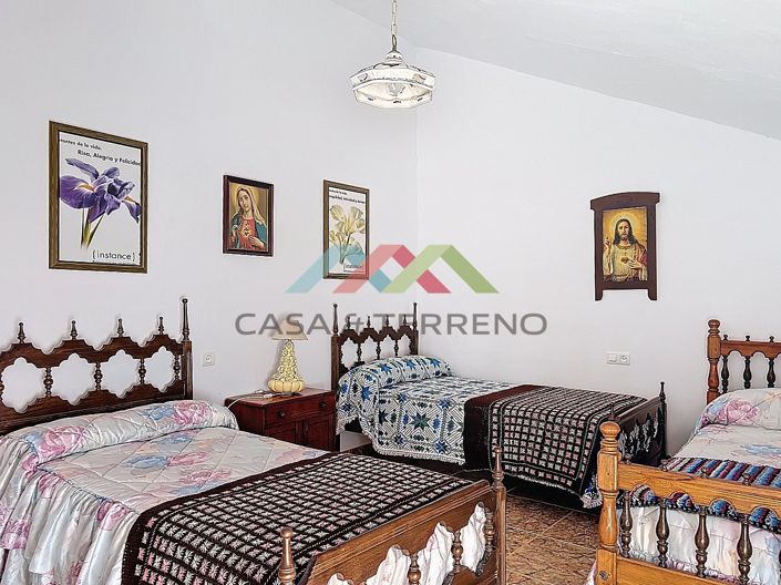 Image No.27-4 Bed Townhouse for sale