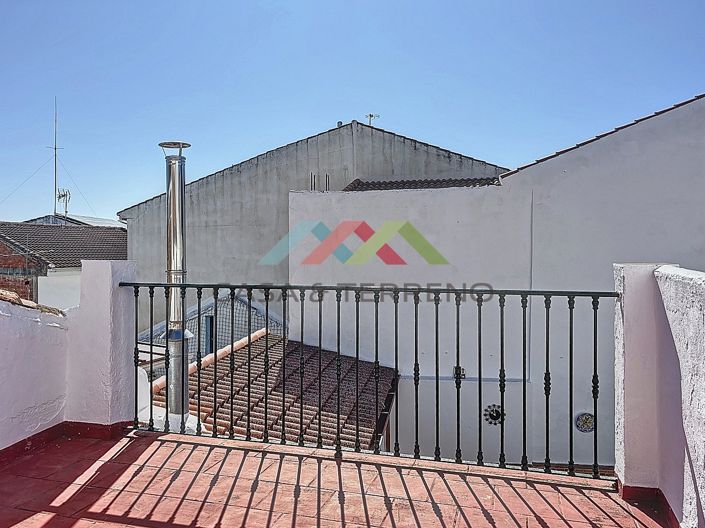 Image No.28-4 Bed Townhouse for sale