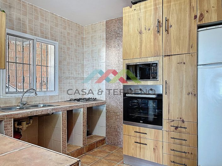 Image No.11-3 Bed Country House for sale