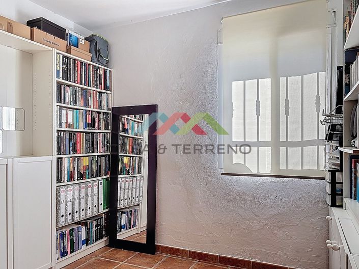 Image No.19-3 Bed Country House for sale