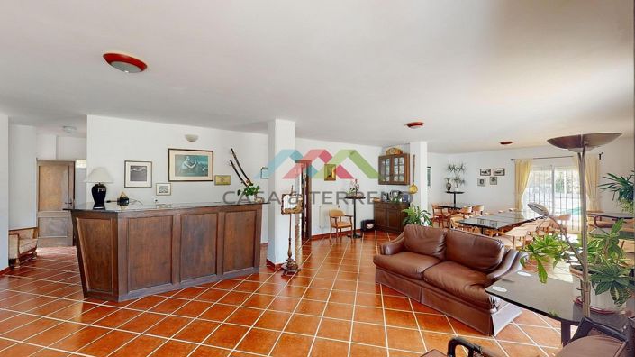 Image No.10-7 Bed Villa for sale