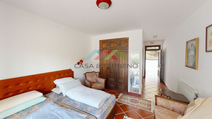 Image No.20-7 Bed Villa for sale