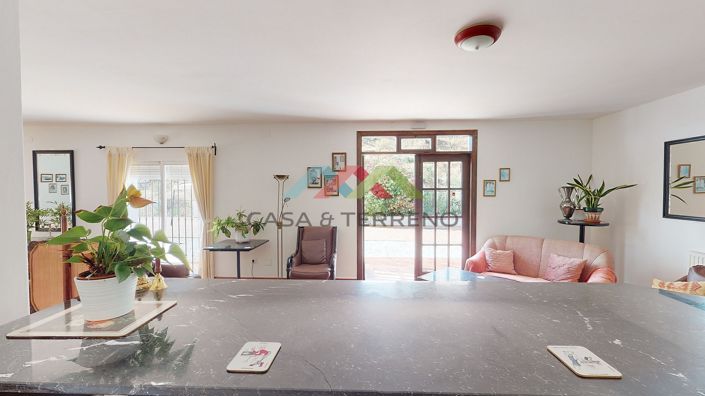 Image No.8-7 Bed Villa for sale