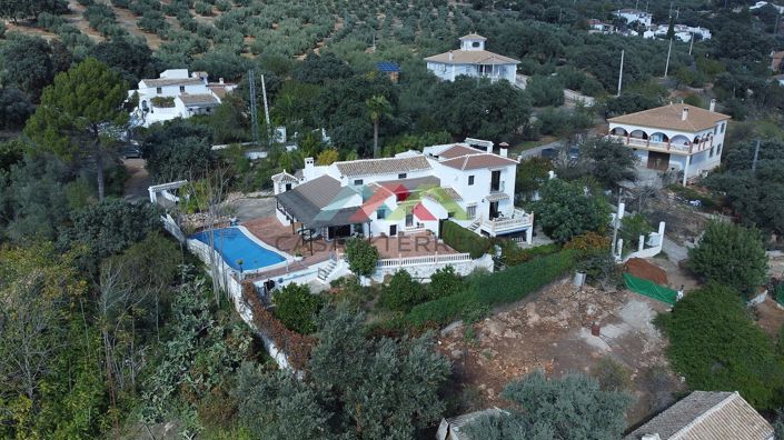 Image No.2-Villa de 6 chambres à vendre à Iznájar