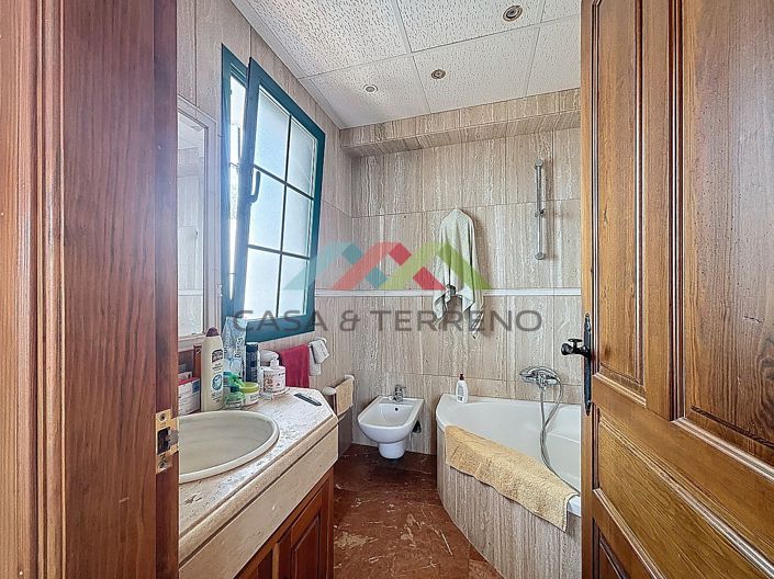 Image No.25-6 Bed Villa for sale