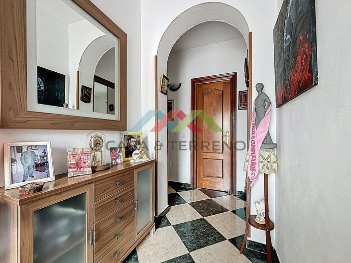 Image No.14-5 Bed Villa for sale