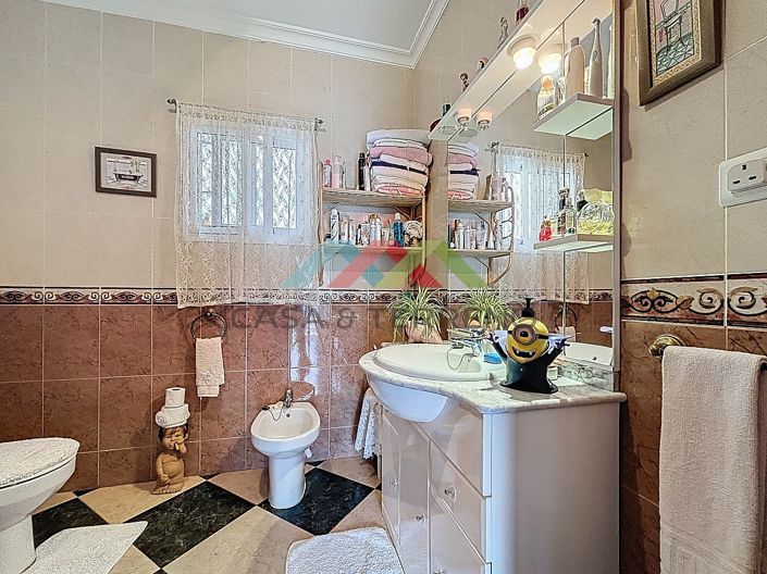 Image No.17-5 Bed Villa for sale