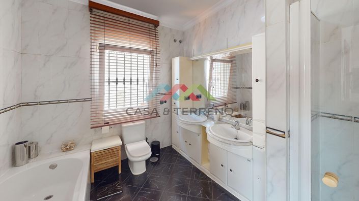 Image No.21-3 Bed Villa for sale