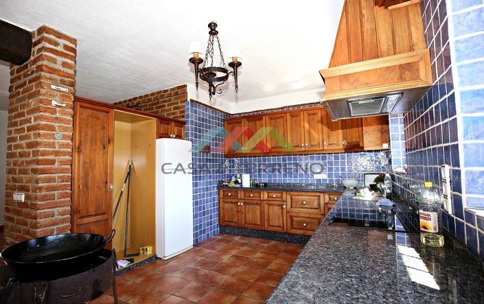 Image No.11-9 Bed Villa for sale