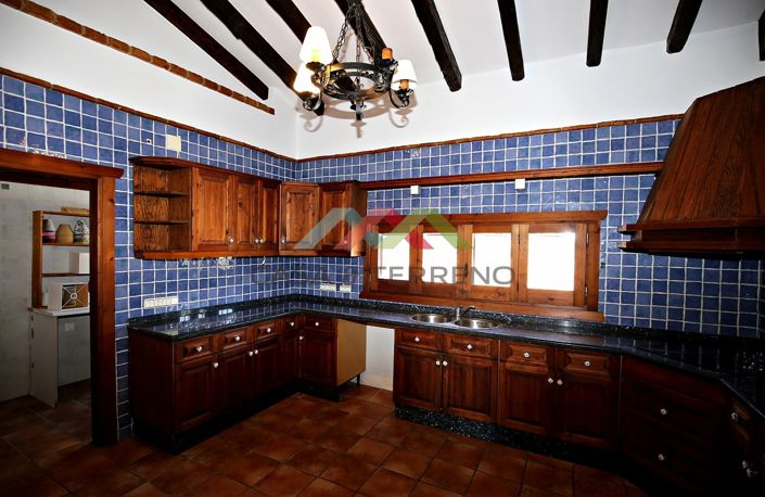Image No.12-9 Bed Villa for sale