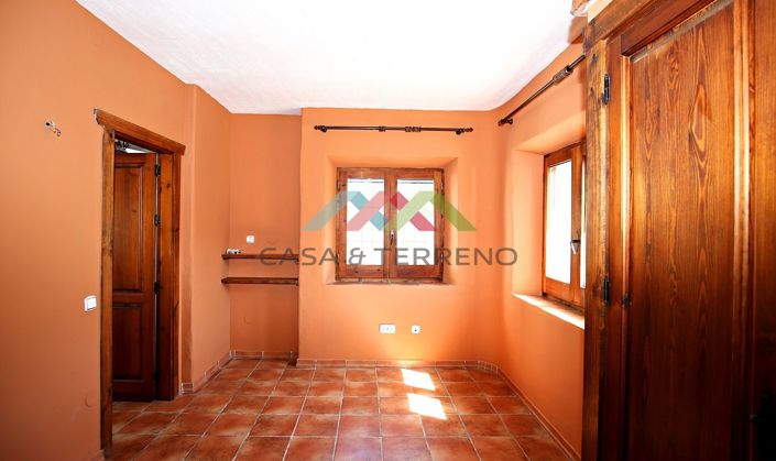 Image No.18-9 Bed Villa for sale