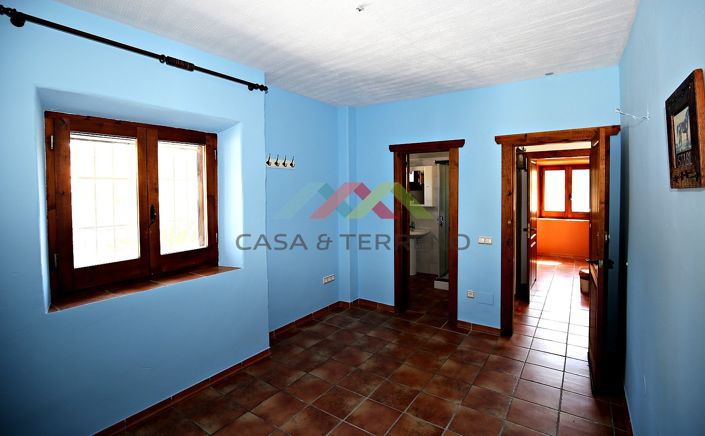 Image No.20-9 Bed Villa for sale