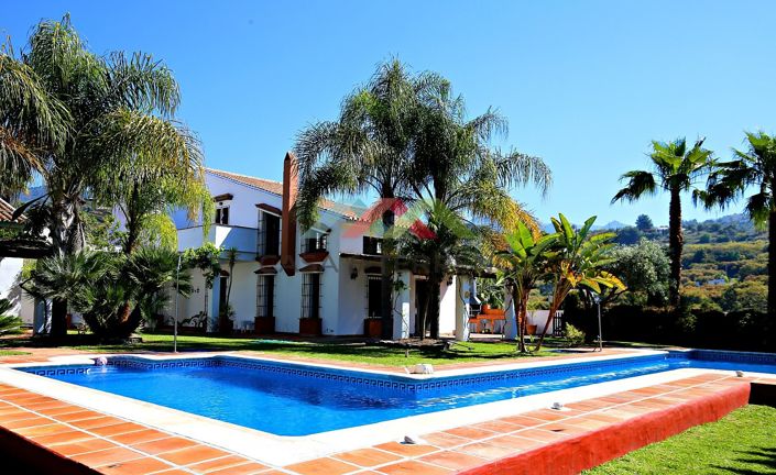 Image No.4-9 Bed Villa for sale