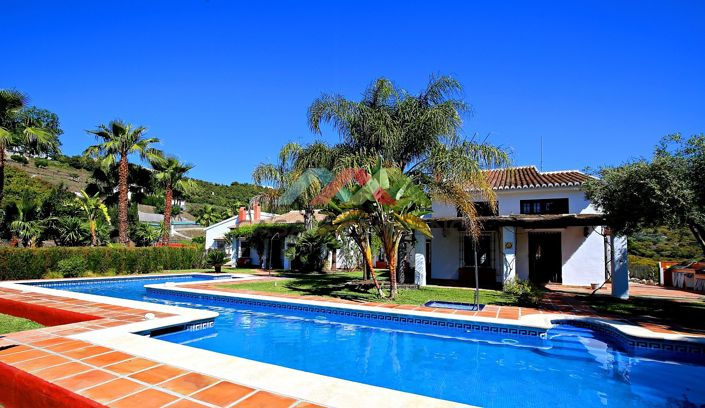 Image No.5-9 Bed Villa for sale