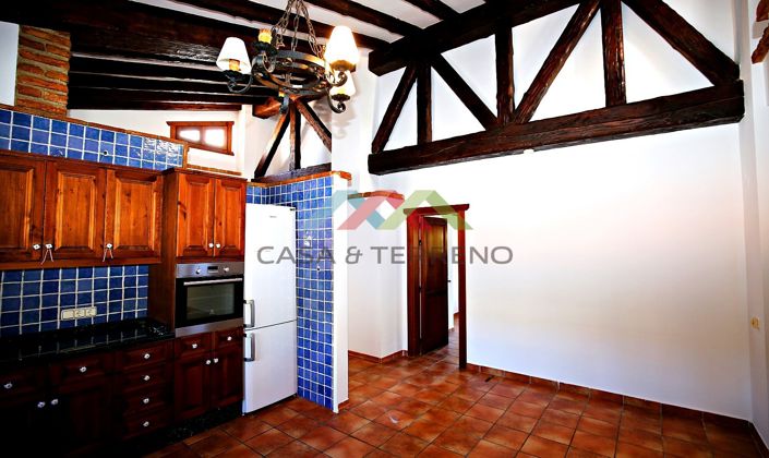 Image No.8-9 Bed Villa for sale