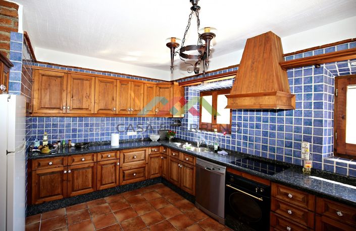 Image No.9-9 Bed Villa for sale
