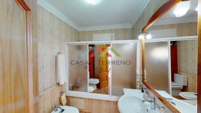 Image No.15-6 Bed Villa for sale