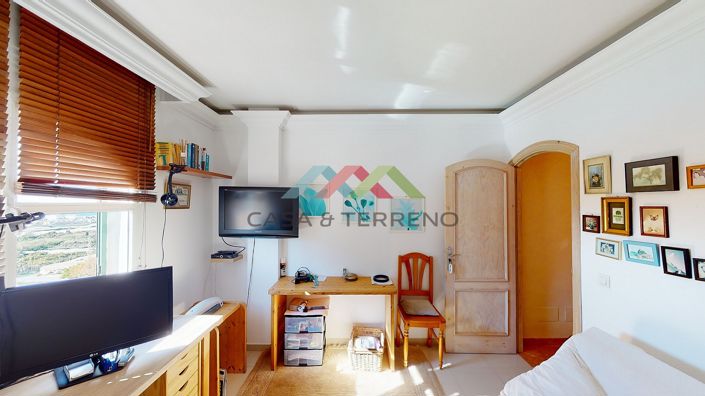 Image No.17-8 Bed Villa for sale