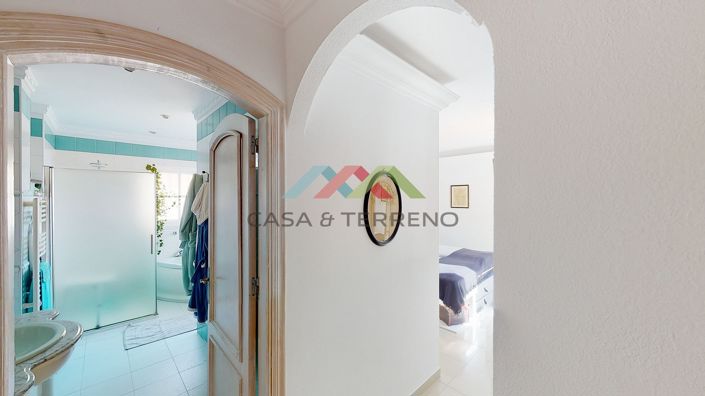 Image No.18-8 Bed Villa for sale